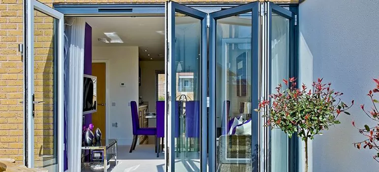 Commercial Door Glass Repair in Gloucester, ON